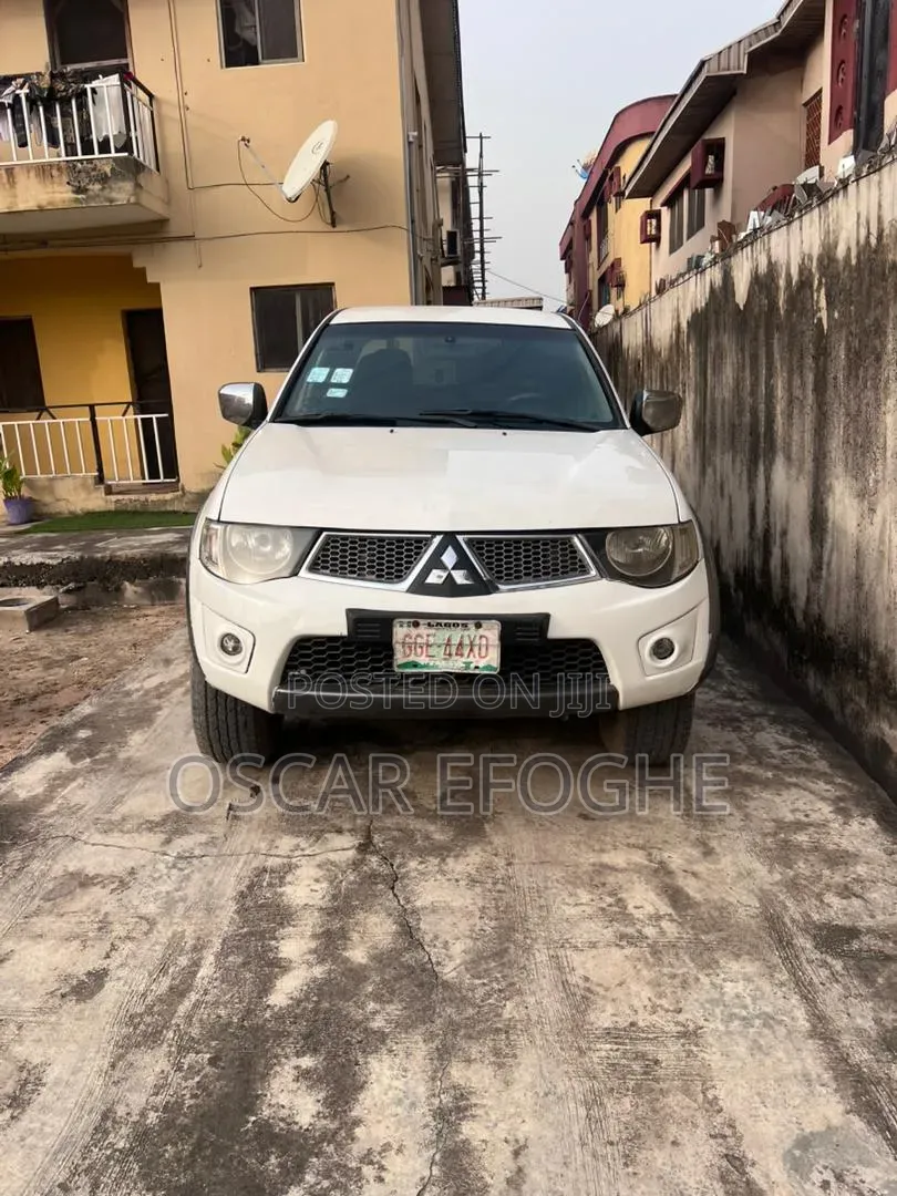 Mitsubishi L200 2014 White
