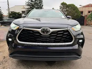 Toyota Highlander XLE 2021 Blue