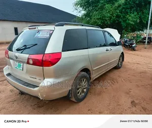 Toyota Sienna 2006 Gold