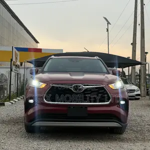 Toyota Highlander Platinum 2021 Red