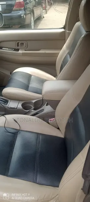 Nissan Pathfinder 2004 Ivory