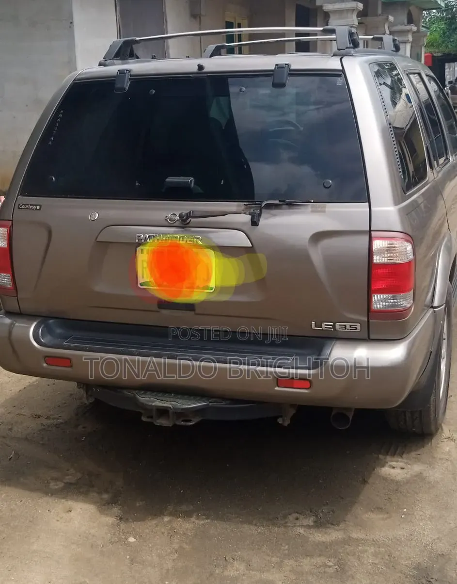 Nissan Pathfinder 2004 Ivory