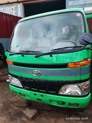 Toyota Dyna 300 2009 Green