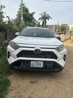 Toyota RAV4 XLE FWD 2020 White