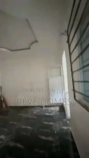 Mini Flat in Akoka for rent