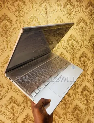 New Laptop HP Pavilion 15 8GB Intel Core i5 SSD 256GB