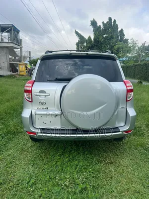 Toyota RAV4 2011 Silver