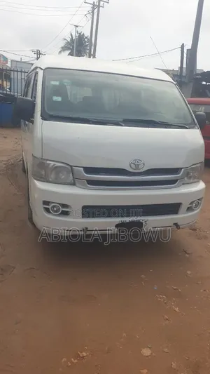 Toyota HiAce 2005 White