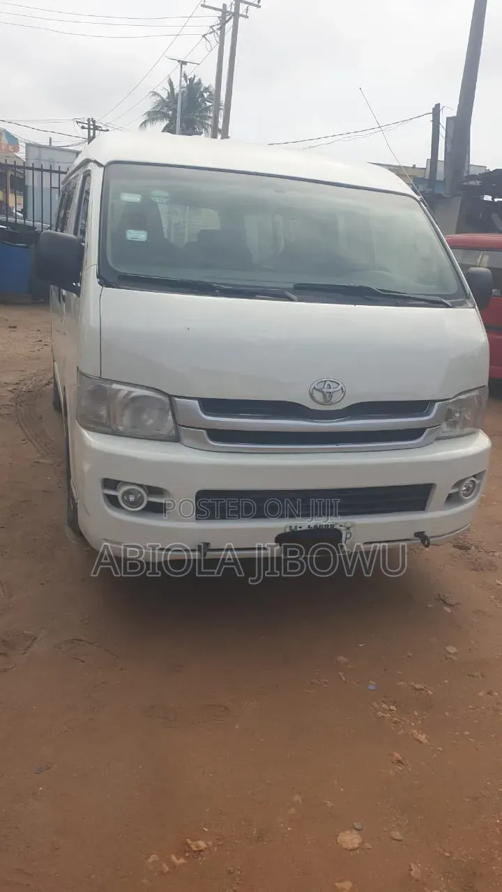 Toyota HiAce 2005 White