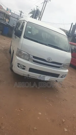 Toyota HiAce 2005 White