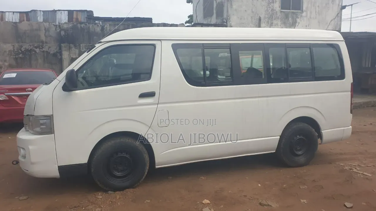 Toyota HiAce 2005 White