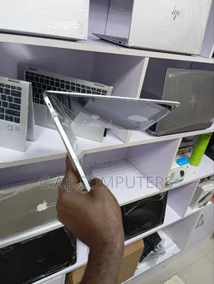 Laptop Apple MacBook Pro 2017 8GB Intel Core i5 SSD 256GB