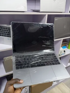 Laptop Apple MacBook Pro 2017 8GB Intel Core i5 SSD 256GB