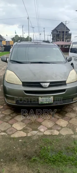 Toyota Sienna 2004 Gray