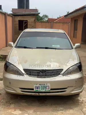 Toyota Camry 2004 Gold