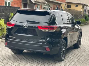 Toyota Highlander XLE 4x4 V6 (3.5L 6cyl 8A) 2017 Black