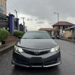 Toyota Camry SE V6 4dr Sedan (3.5L 6cyl 6A) 2012 Gray