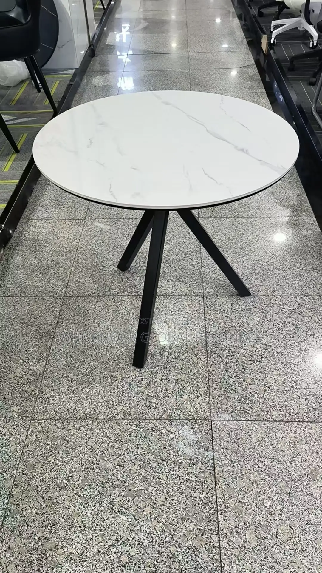 80'" Round Table