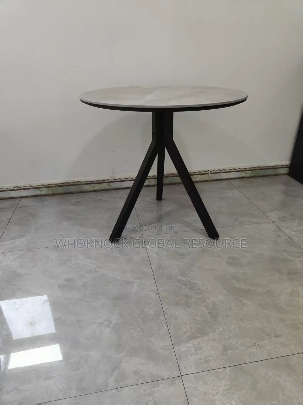 80'" Round Table