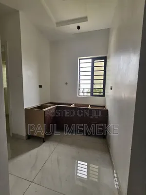 5bdrm Duplex in Gra Estate for rent