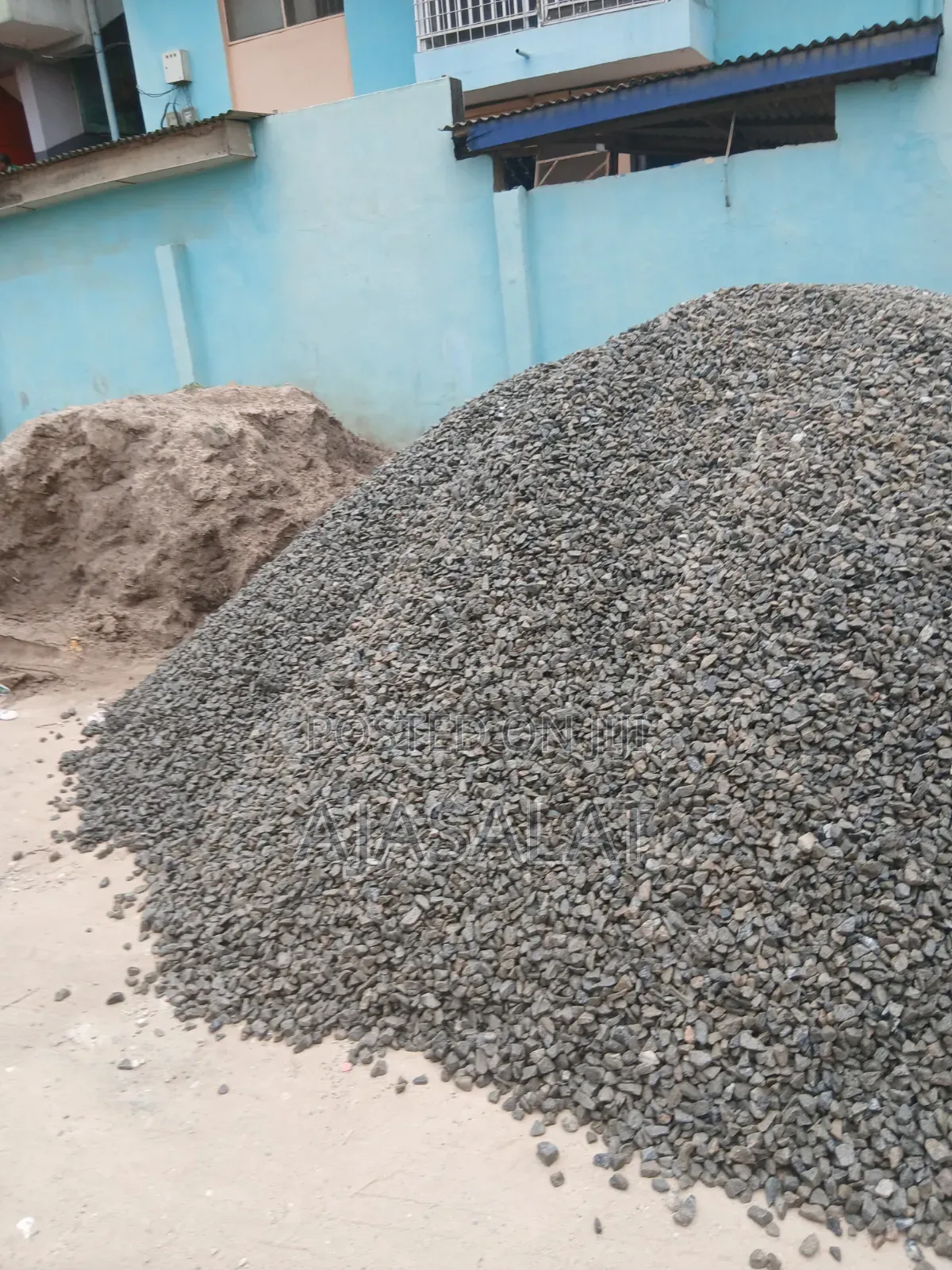 1/2 30 Tons of Granite and Sharp Sand
