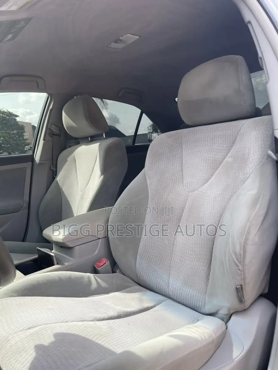 Toyota Camry 2010 Silver