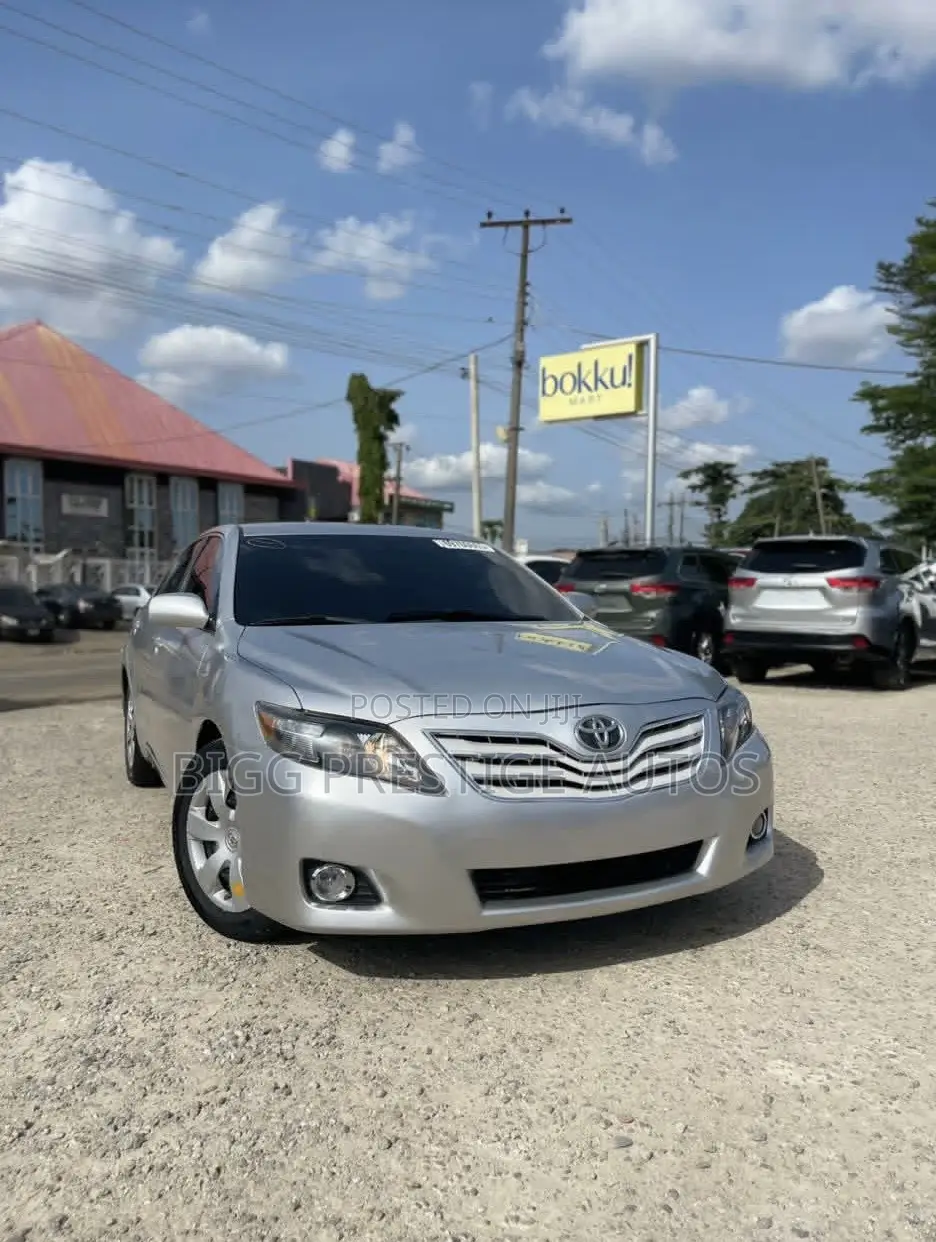 Toyota Camry 2010 Silver