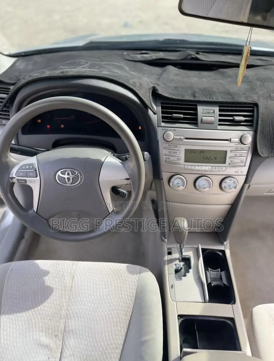 Toyota Camry 2010 Silver
