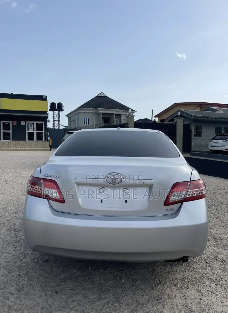 Toyota Camry 2010 Silver
