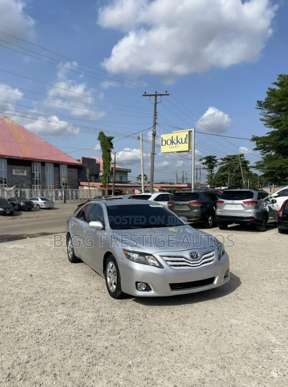 Toyota Camry 2010 Silver