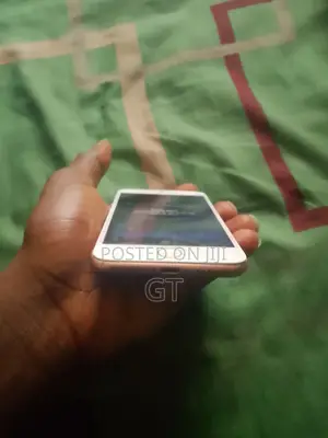Apple iPhone 8 64 GB Gold