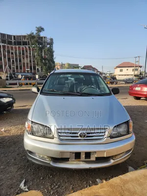 Toyota Picnic 2000 Silver