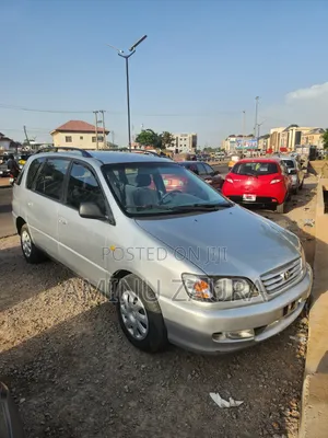 Toyota Picnic 2000 Silver