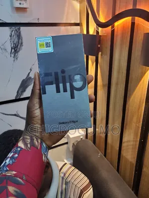 New Samsung Galaxy Z Flip4 512 GB