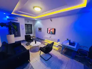 Premium 1-Bedroom Apartment With Workspace