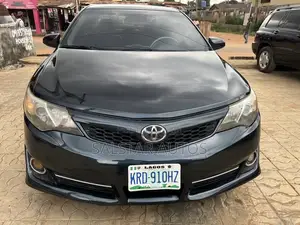 Toyota Camry SE 4dr Sedan (2.5L 4cyl 6A) 2013 Gray