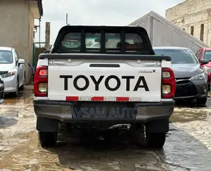 Toyota Hilux 2006 White