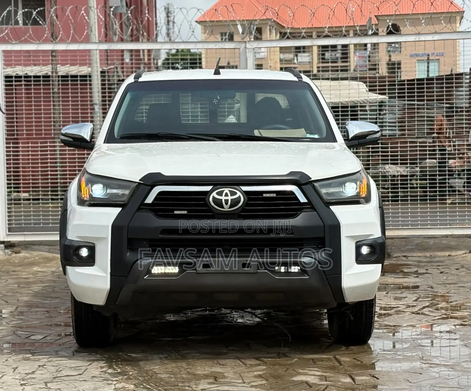 Toyota Hilux 2006 White