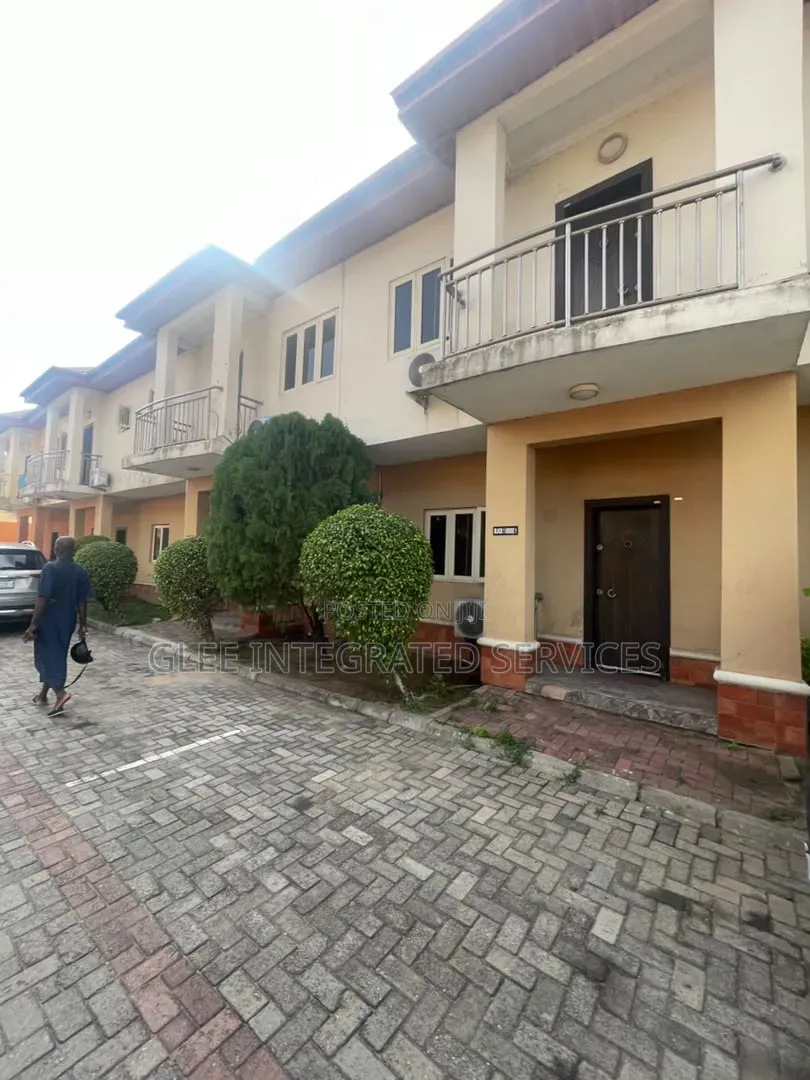 4bdrm Duplex in Bode Thomas for rent