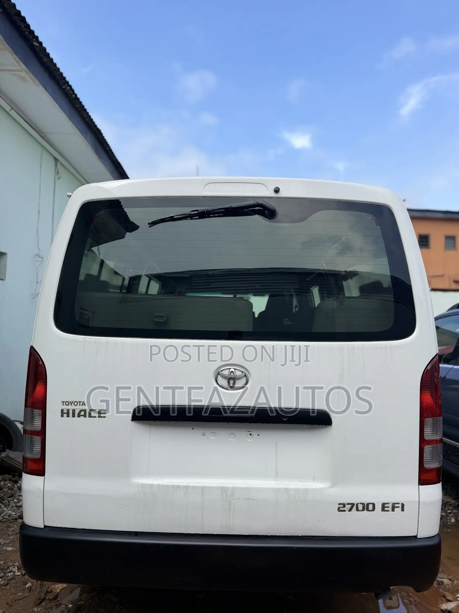 Toyota HiAce 2013 White