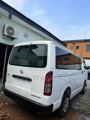 Toyota HiAce 2013 White