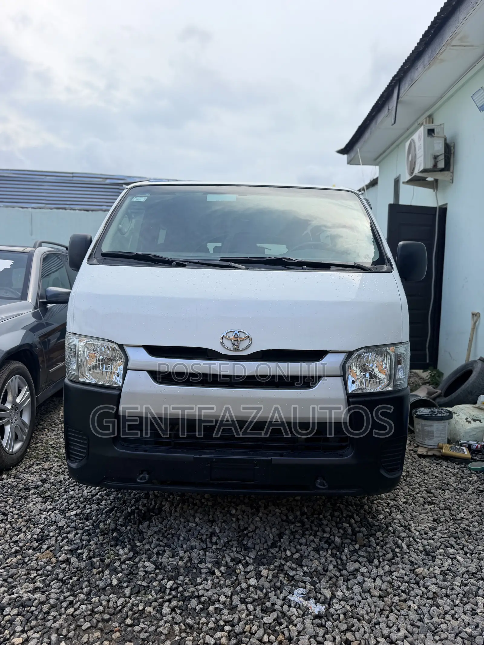 Toyota HiAce 2013 White
