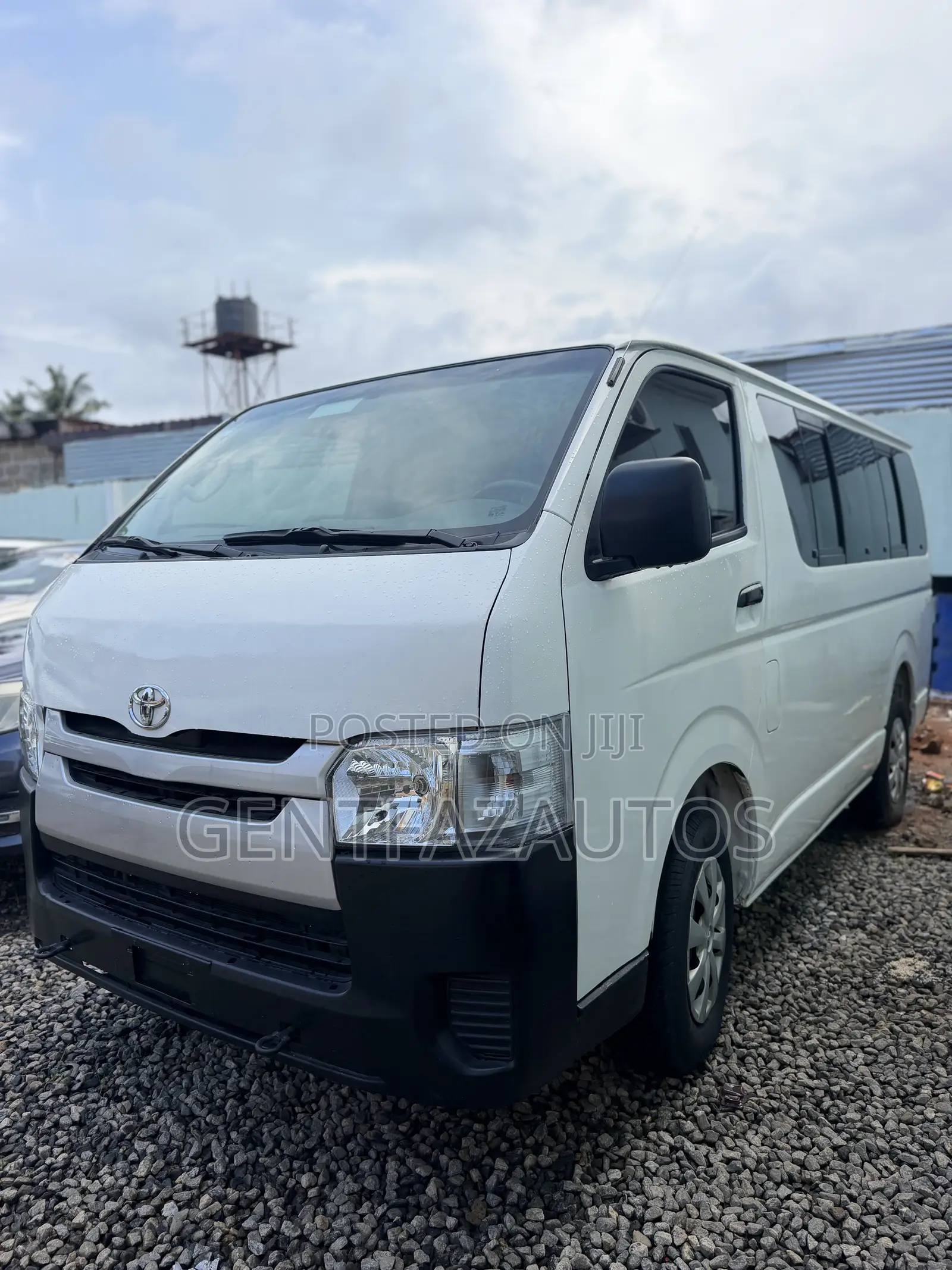 Toyota HiAce 2013 White