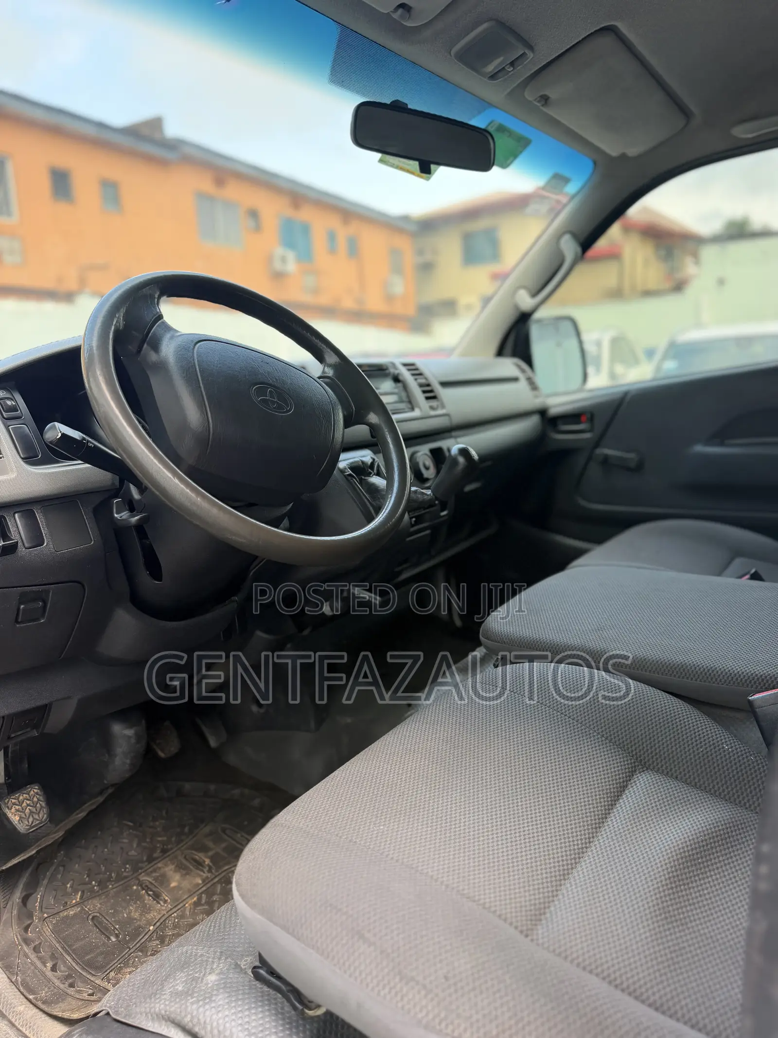 Toyota HiAce 2013 White