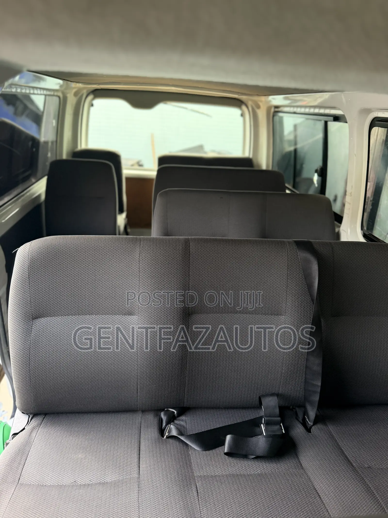 Toyota HiAce 2013 White