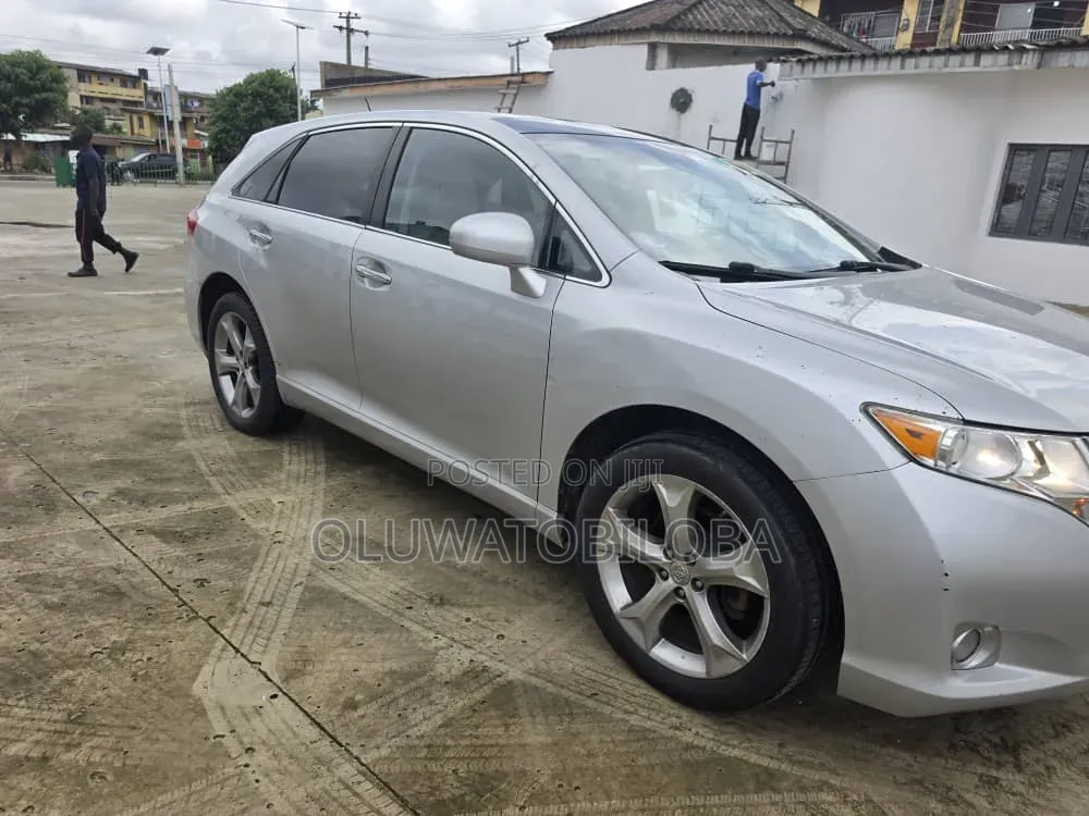 Toyota Venza 2010 Silver
