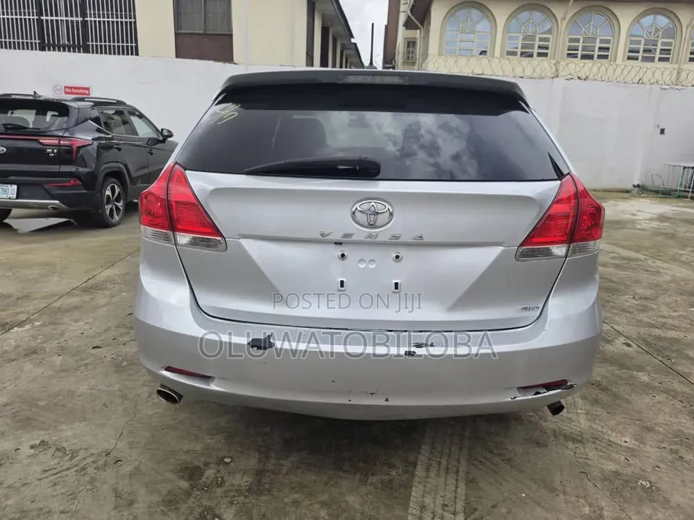 Toyota Venza 2010 Silver
