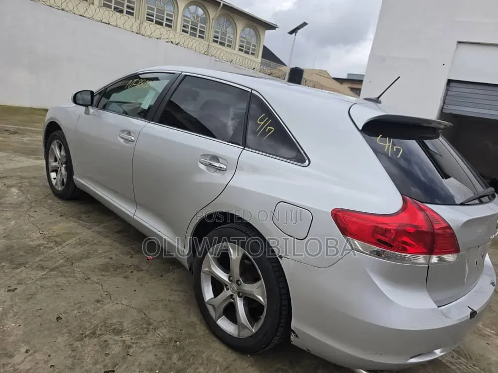 Toyota Venza 2010 Silver