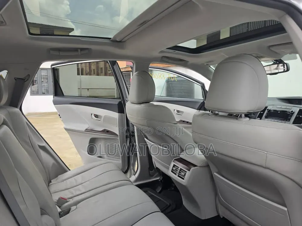Toyota Venza 2010 Silver
