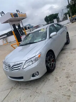 Toyota Camry LE 4dr Sedan (2.5L 4cyl 6AM) 2010 Silver